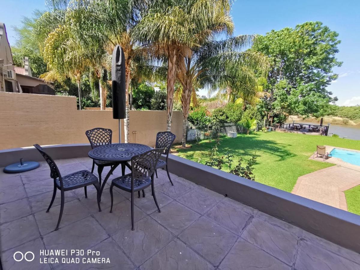 Moonriver Guesthouse Upington Extérieur photo